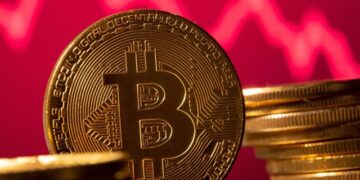 Цена биткоина упала до $66 000 после заявлений Трампа