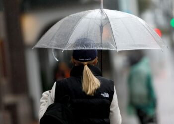 Дожди с грозами накроют несколько областей: где сегодня ждать осадков