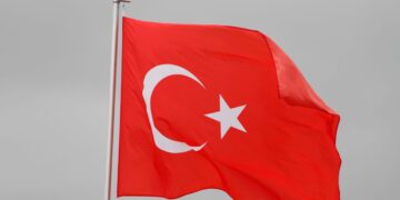 Еще одна страна НАТО рассматривает участие в разминировании Ормузского пролива