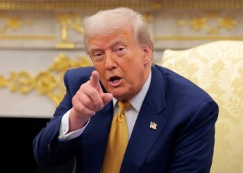 Трамп хочет срочно “поставить точку” в Украине, но это беспокоит Европу, – The Guardian