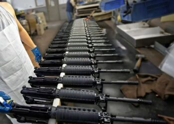 Украинские производители оружия бегут за границу: Романенко о настоящих причинах катастрофы