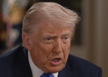 Трамп заявив, що підвищить мита на автомобілі з ЄС до 25%
