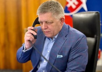 Фіцо після розмови із Зеленським заявив, що мирна угода з рф неможлива без згоди України