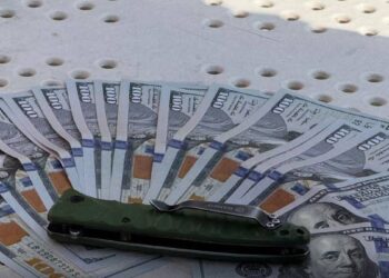 Посадовець ТЦК на Волині та ексвійськовий за хабарі знімали з розшуку військовозобов’язаних